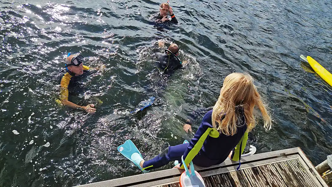 Snorkelaar in een iets minder typischse snorkeloutfit